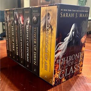 Throne of Glass old covers-complete paperback set